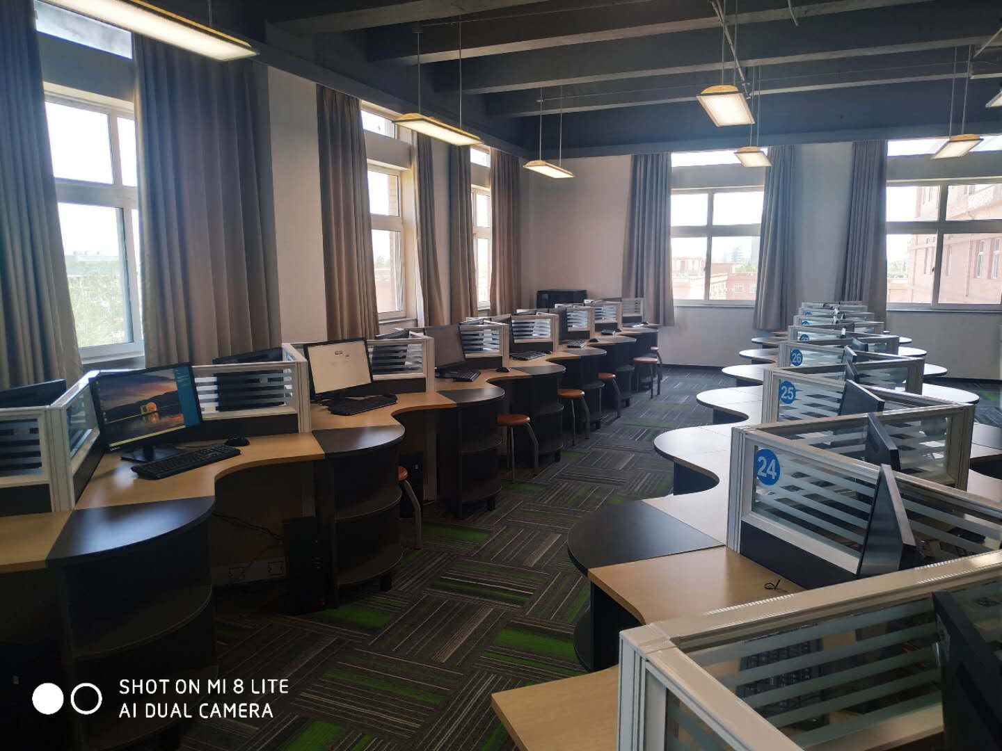 助力國(guó)際學(xué)校，智慧課堂上線(xiàn)！